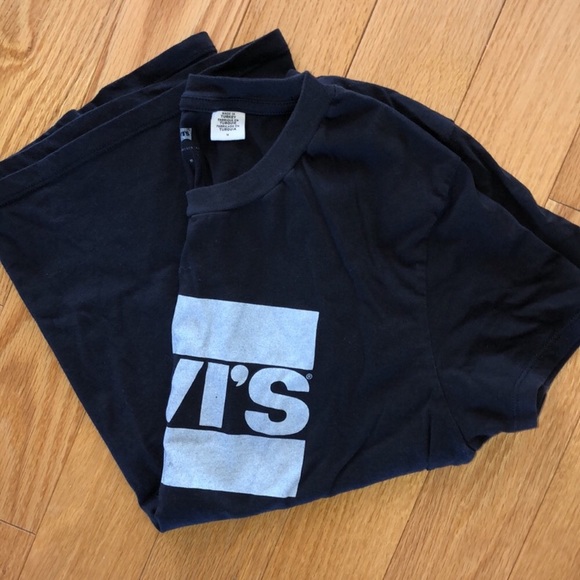 2 Levi’s T-Shirts - Picture 4 of 6